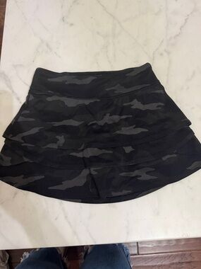 Athleta Black and Charcoal Camo Tiered Skort
